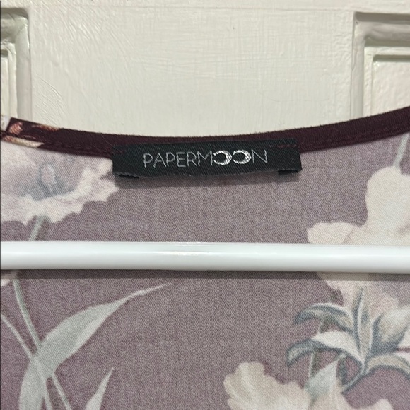 Papermoon plus size split front floral sleeveless top maroon size 1x - Picture 4 of 5